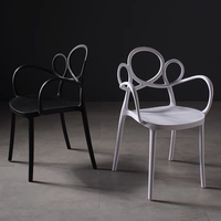 Chaise de salle à manger empilable rose moderne de style nordique en plastique PP, design Langfang, pour restaurant, vente en gros