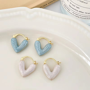 Orecchini a cerchio a forma di cuore per donna, piccoli e delicati, gioielli alla moda, regalo per feste - Product Image 4