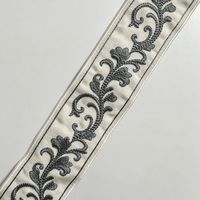 Ruban brodé floral personnalisé 100 % polyester haute densité pour ornements liturgiques, robe de prêtre chrétien, applique