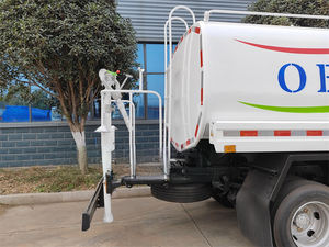 Japanse <span class=keywords><strong>Isuzu</strong></span> watertanker/watervrachtwagen 4x2 5 ton 5 m³ 5000 liter 1000 gallon 5T - Product Image 6