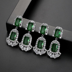 Orecchini Pendenti Vintage Stile Palazzo con Zirconi Verde Smeraldo, Gioielli di Lusso Retrò per Donne, Eleganti Orecchini alla Moda - Product Image 3