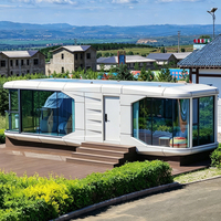 Maison Capsule Spatiale Moderne Minimaliste Écologique pour Studio de Yoga en Pente, Isolée, Résistante aux Intempéries et Ignifuge