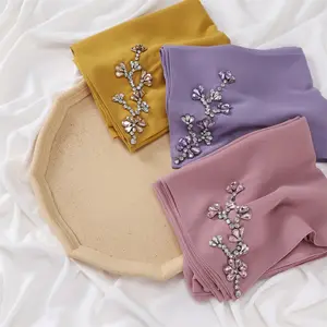 Wholesale High Quality Islamic Malaysia Muslim Women Hijabs Handmade Rhinestone Flowers Georgette Voile Chiffon Hijab Scarf