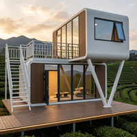 Cabane Duplex Apple de 20 pieds avec escalier intérieur pour vacances en famille dans le paysage italien – Unité d'hébergement empilable