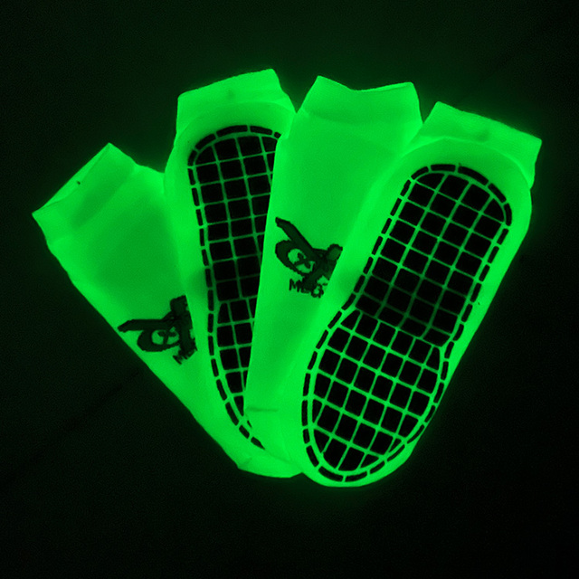 Low MOQ Custom Grip Trampoline Park Rubber Sole Socks Grow in the Dark