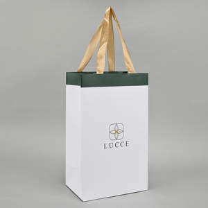 Biểu Tượng Tùy Chỉnh Lớn Màu Trắng Matte Nhiều Lớp Giấy Mua Sắm Túi Tote Quà Tặng Sản Phẩm Túi Cho Cửa Hàng Quần Áo Với Logo Của Riêng Bạn - Product Image 1