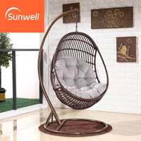 Fauteuil suspendu moderne en forme de goutte d'eau avec structure en aluminium robuste et coussin imperméable pour une utilisation en extérieur, dans la chambre ou la cour.