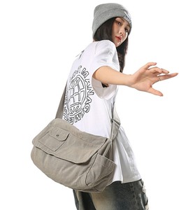 2025 fábrica envío rápido moda 14oz lona Sling gimnasio bolsa crossbody personalizado, nuevo diseño pareja viaje lienzo mensajero stock - Product Image 6