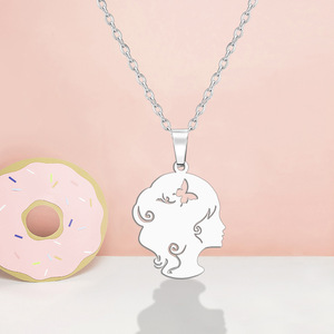 Nouveau design, collier plaqué or personnalisé en acier inoxydable, pendentif créatif en forme de papillon ajouré, collier avec avatar. - Product Image 3