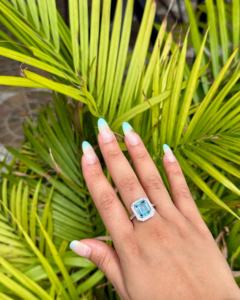 Bague en argent BT avec pierre précieuse émeraude taillée avec précision Ensemble de forme émeraude classique pour les occasions de fête Bijoux de haute qualité - Product Image 5