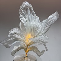 Fleurs géantes en organza de soie faites à la main, sur mesure, de luxe, pour la décoration de tables de mariage, les toiles de fond et les décorations de fêtes.