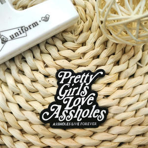 Insigne de revers en métal d'épingles en émail 'Still Loading' avec impression typographique lettres de thème gravées de sculpture de noël - Product Image 1