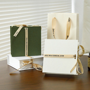 กล่องแสดงเครื่องประดับทรงสี่เหลี่ยมหรูหราแบบสั่งทำดีไซน์เรียบแบบพับได้เรียบง่ายพร้อมริบบิ้น - Product Image 3