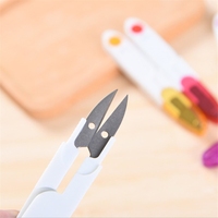 1 pièce Ciseaux à fil avec poignée en plastique et capuchon de sécurité, coupe-fil de couture et de broderie, coupe-fil portable mini en forme de U à ressort