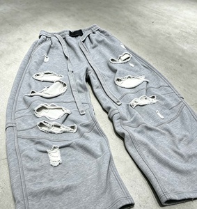Pantalon de jogging déchiré pour homme, taille élastique avec cordon de serrage, style streetwear, coupe oversize, 100% coton, effet usé - Product Image 1