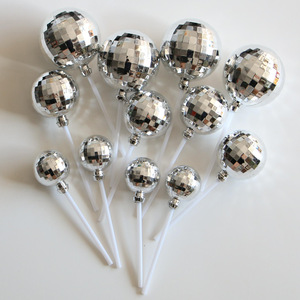 12 pièces/paquet, décorations de gâteau en forme de boule disco en plastique, décorations de gâteau d'anniversaire, pour fête sur le thème du disco - Product Image 5