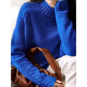 Pull col roulé bleu avec fente latérale pour femme – Taille S - Product Image 3