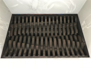 Trituradora Industrial Pequeña de Doble Eje para Metal con Bomba para Reciclaje de Plástico y Chatarra Metálica Portátil - Product Image 6