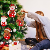 Décorations de Noël en tissu style européen : petits arbres suspendus et poupées, collection de petits cadeaux pendentifs de Chine