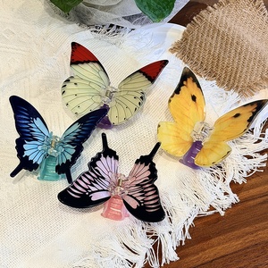 Nuevo Diseño, Pinzas <span class=keywords><strong>para</strong></span> el <span class=keywords><strong>Cabello</strong></span> con Mariposas Vintage Vívidas, Pinzas Grandes y Coloridas con Mariposas Simuladas, Pinzas Personalizadas - Product Image 1