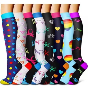 Chaussettes de compression sportives OEM imprimées, bas de compression mignons 20-30 mmHg, chaussettes de compression médicales pour infirmières - Product Image 1