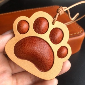 Vintage Vegetable-Tanned <b>Keychain</b> Luxury Bag Accessory with 3D Paw Design, Wholesale Accepted - Product Image 1