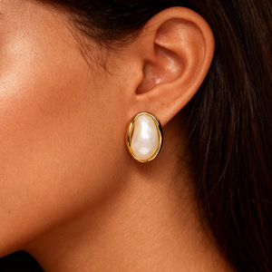 Pendientes de botón con forma de corazón de resina ámbar, chapados en oro de 18k, de acero inoxidable, joyería de moda para mujer - Product Image 1