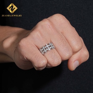 ZUANFA JEWELRY Anillo de banda ancha con cruz hueca vintage, joyería de lujo con moissanita brillante y efecto helado - Product Image 5