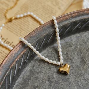 Nouveaux colliers tendance en acier inoxydable pour femmes, sans ternissement, avec perles d'eau douce, vente en gros - Product Image 2