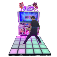 Machine de jeu de danse d'arcade avec musique activée par la danse, scène de fête de parc d'attractions