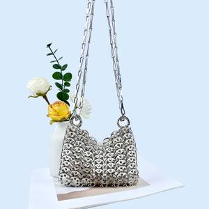 25 Bolsos de Hombro Cruzados de Cadena con Lentejuelas Brillantes Plateadas Hechos a Mano, de Nuevo Estilo y Moda, con una Sola Correa Abierta para <span class=keywords><strong>Mujer</strong></span> - Product Image 4