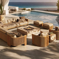 Allwetter-Seilgeflecht-Sessel mit Massivholzrahmen aus Teakholz, geriffelten Details und cremefarbenem Kissen, Robuster Loungesessel für Garten und Terrasse