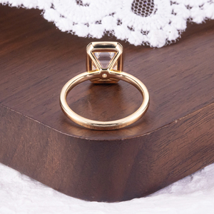 Anillo de Compromiso de Oro Real de 14K con Diamante Cultivado en Laboratorio con Corte Esmeralda Personalizado, Joyería de Diamantes con Certificación IGI de Abiding Wholesale - Product Image 5
