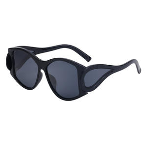 Lunettes de soleil de cyclisme pour femmes sur mesure, style Instagram, monture large rouge, verres PC UV400 - Product Image 2