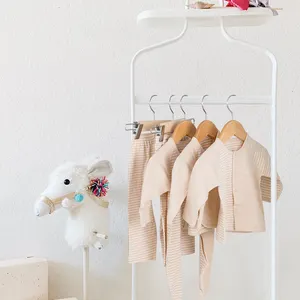 Fourniture directe en usine de cintres en bois blancs pour bébés et enfants avec logo personnalisé pour vêtements