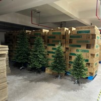 Sapin de Noël en PVC givré de haute qualité avec baies rouges et cônes de pin pour la décoration intérieure de la maison, fête de Noël, décoration saisonnière