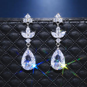 Boucles d'oreilles pendantes en or blanc E523 avec cristaux, quartz arc-en-ciel serti griffe, bijoux de luxe pour femme, pour mariage - Product Image 5
