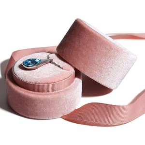 Boîte à pendentif, boîte à collier rose, boîte cadeau en velours pour pendentif, boîte de rangement haut de gamme pour bijoux, personnalisable selon les besoins - Product Image 1