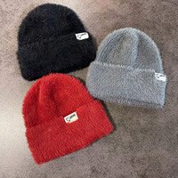 Hautfreundliche Weiche Kunstfell-Jacquard-Strickmütze für Damen Herbst Winter Japanischer Stil BRING Logo Patch Internet-Trend