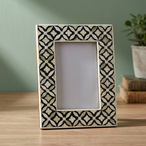 Marco de Fotos Rectangular de Zinc con Incrustaciones Geométricas de Hueso, Hecho a Mano, de Alta Calidad, con Impresión en Madera, para Mesa - Product Image 4
