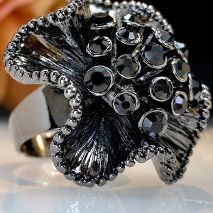 Anello con grande fiore, design personalizzato, accessori alla moda per l'uso quotidiano - Product Image 4
