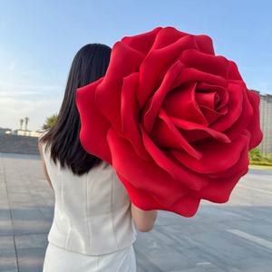 Rosa Artificiale Gigante Rossa con Supporto in Metallo, Grande Rosa in Schiuma per Decorazioni Floreali da Pavimento, Sfondo per Matrimoni ed Eventi, Vendita all'Ingrosso - Product Image 4
