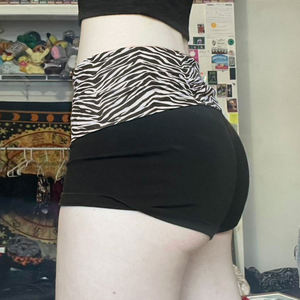 Shorts Casuales de Punto con Estampado de Cebra para Mujer, Cintura Elástica Deportiva, Moda de Verano, Pantalones Cortos Versátiles para Dama - Product Image 3