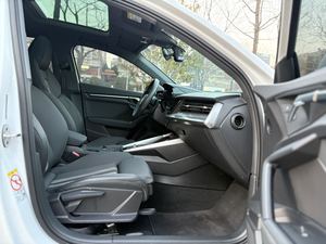 ออดี้ เอ3 สปอร์ตแบ็ค ปี <span class=keywords><strong>2022</strong></span> รุ่น 1.4TFSI และ 35TFSI ซีดาน - ดีไซน์ทันสมัยและสปอร์ต เครื่องยนต์เบนซิน เกียร์อัตโนมัติ พวงมาลัยซ้าย ภายในสีเข้ม - Product Image 6