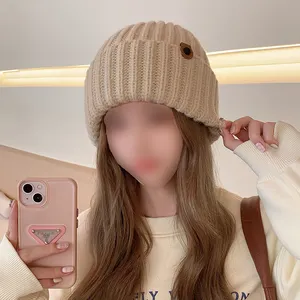 Gorro de invierno personalizado de fábrica de alta calidad para mujer, gorro de punto cálido diario de nailon con logotipo personalizado