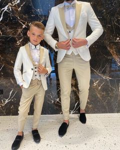 Abiti da Uomo Padre e Figlio per Matrimonio Smoking 3 Pezzi Bianco con Motivo Floreale Vestito Slim Fit per Cocktail Party Abiti da Sposo su Misura - Product Image 4