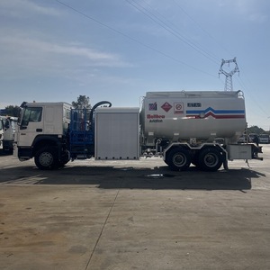 Camión Cisterna Howo 371HP 20m Diésel/Gasolina 8x4 con Transmisión Manual para Exportación a Asia Central/África - Combustible Móvil - Product Image 4