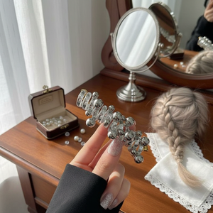 Vendita calda di tendenza Vintage ragazze accessori per capelli di lusso scintillante fiore di paillettes forcine di cristallo all'ingrosso - Product Image 3