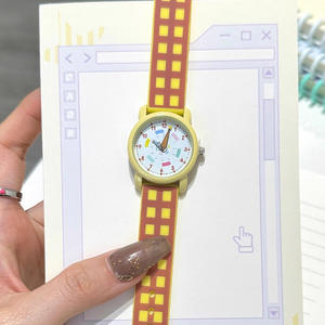 Jam Tangan Kuarsa Tahan Air untuk Anak-anak Jam Tangan Klasik yang Cantik untuk Anak Perempuan dan Laki-laki dengan Tali Cetak Berwarna Jam Tangan Anak-anak - Product Image 4