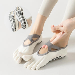 Calcetines de Yoga y Pilates Profesionales Antideslizantes de Cinco Dedos Personalizados - Product Image 1